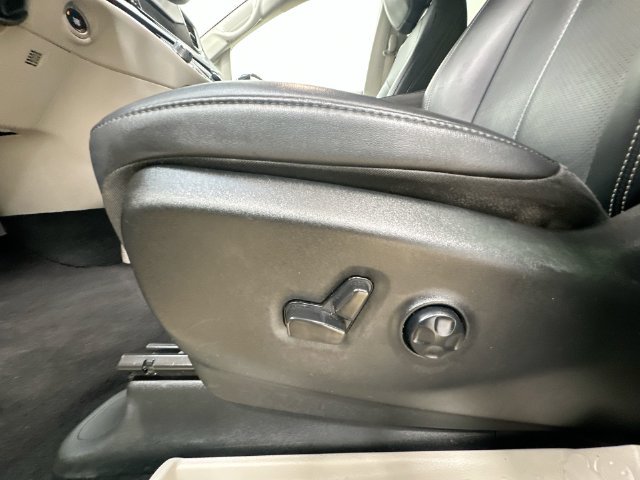 Used 2024 Chrysler Pacifica Touring-L FWD image 22