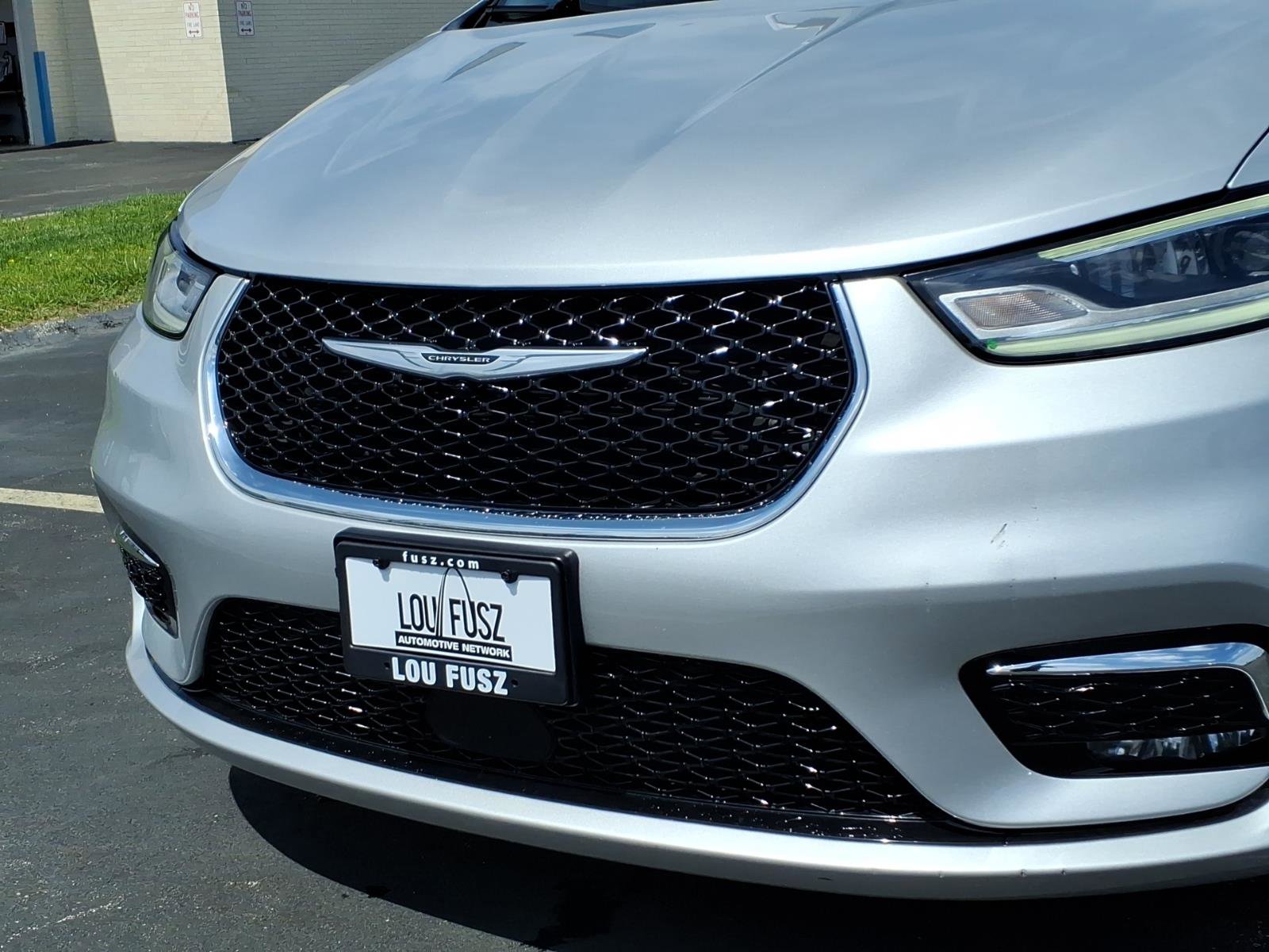 Used 2024 Chrysler Pacifica Touring-L image 35