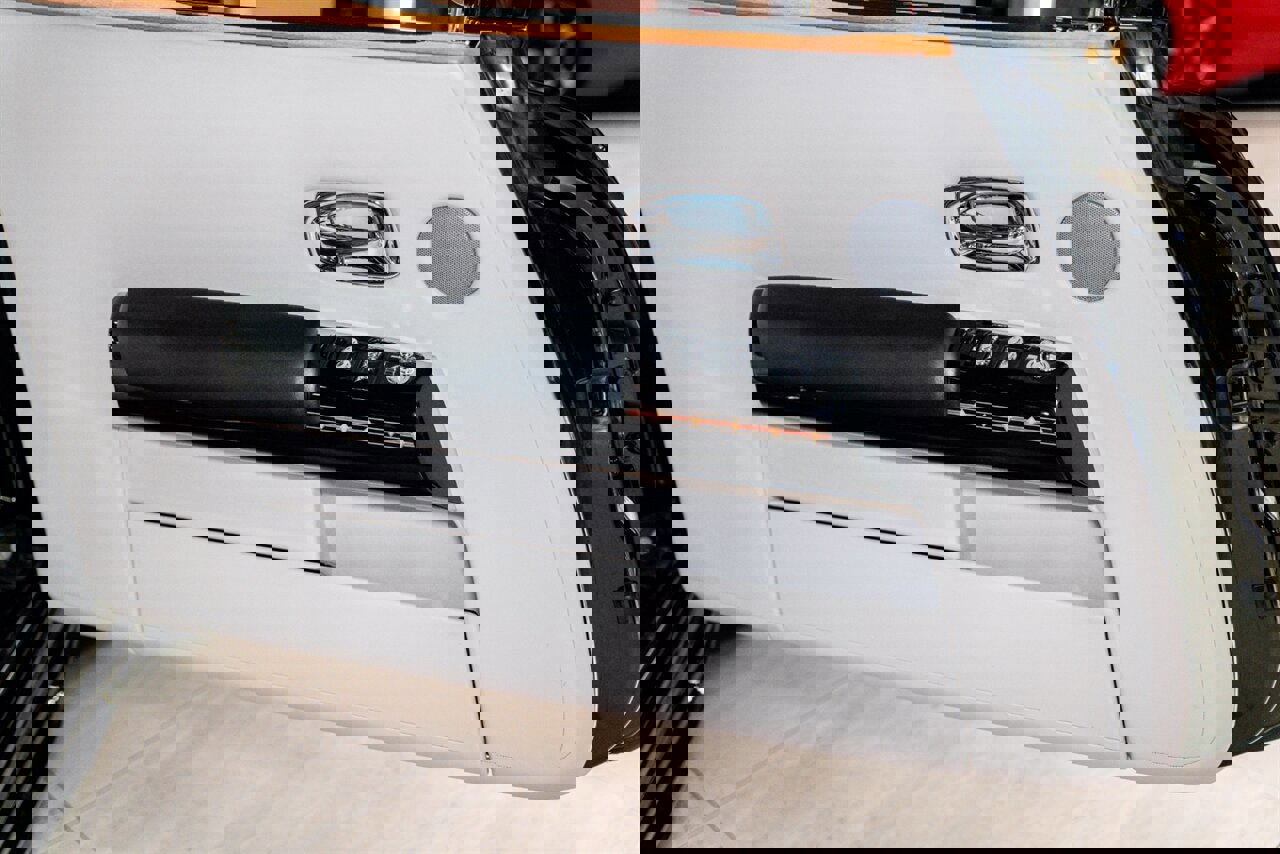 Used 2015 Rolls-Royce Phantom Drophead Coupe image 23