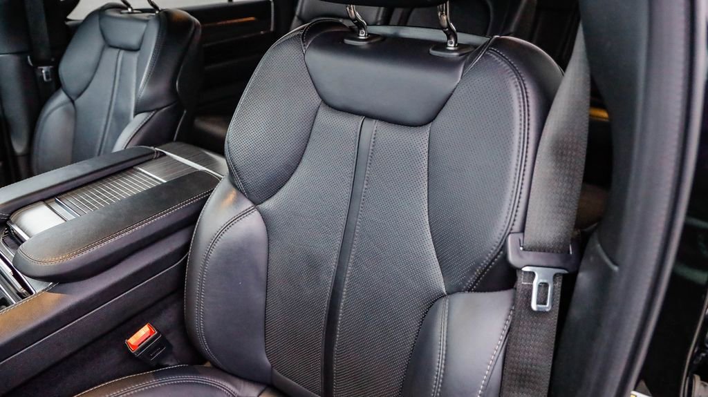 Certified 2024 Jeep Wagoneer L Series II w/ Flexible Seating Group image 26