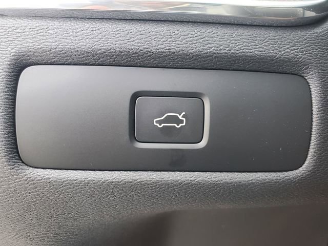 New 2026 Volvo XC60 B5 Ultra w/ Protection Package Premier image 17