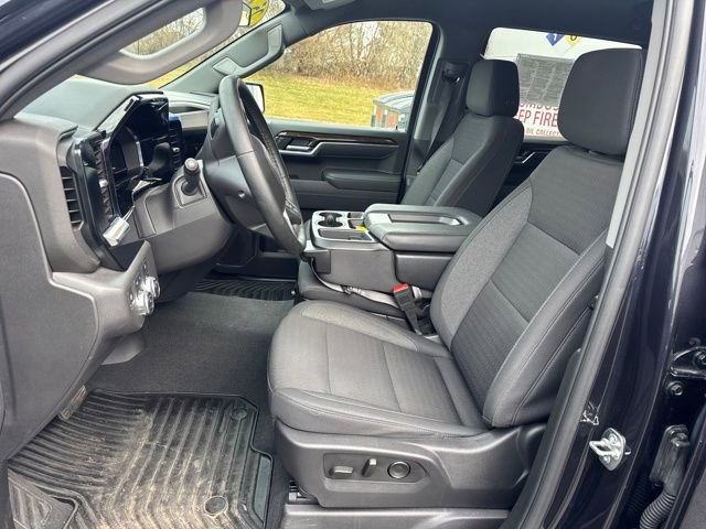 Used 2025 GMC Sierra 1500 SLE image 16