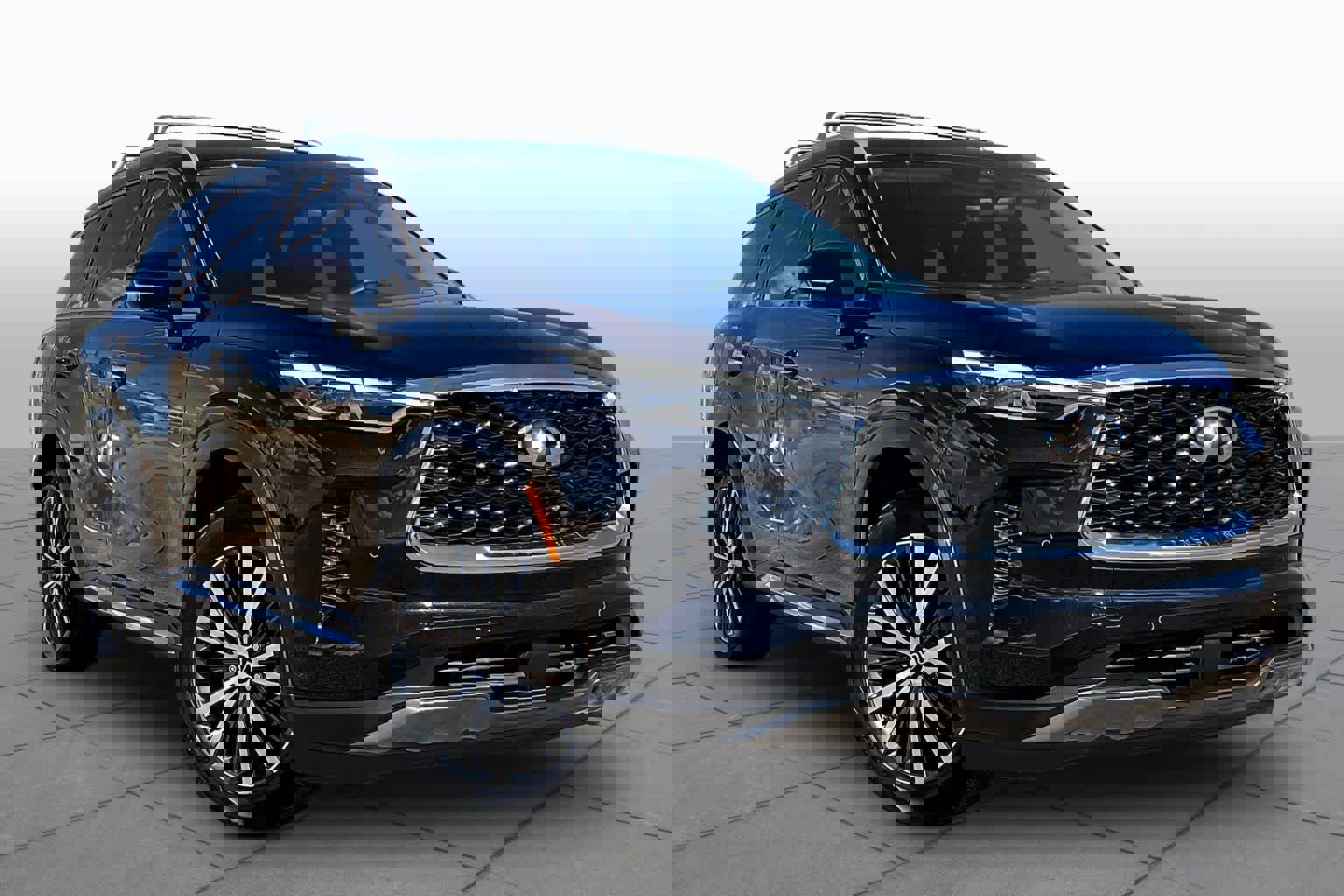 Used 2023 INFINITI QX60 Sensory w/ Vision Package image 3