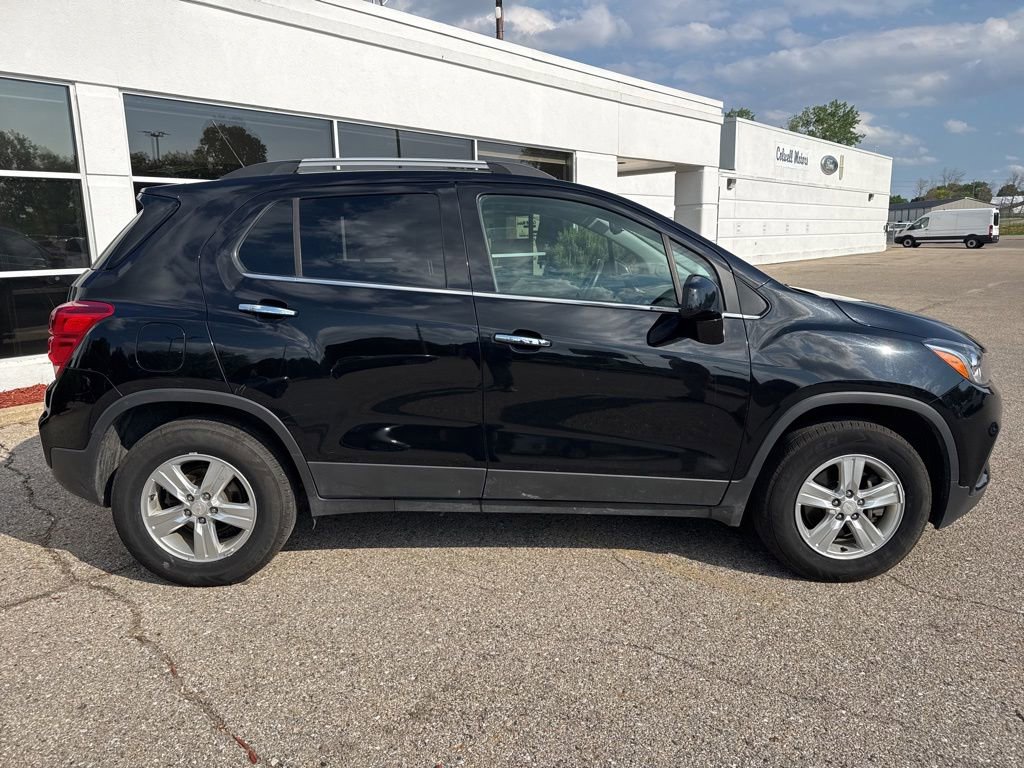 Used 2017 Chevrolet Trax LT w/ Driver Confidence Package AWD/4WD image 2