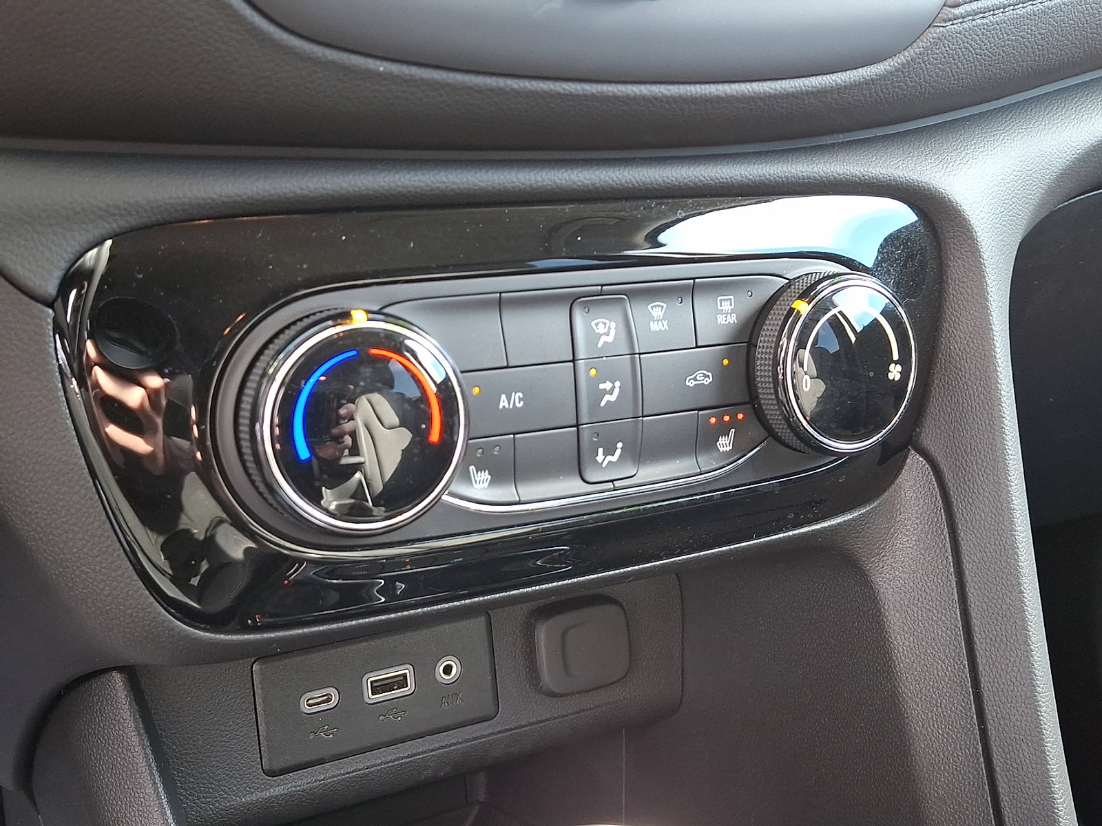 Certified 2022 Buick Encore GX Preferred w/ Cold Weather Comfort Package image 15