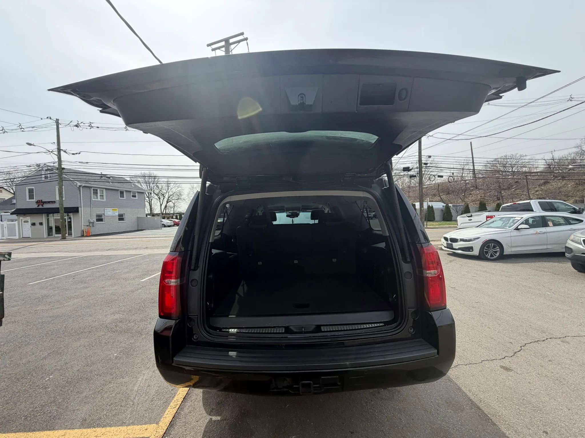 Used 2018 Chevrolet Suburban LT image 15
