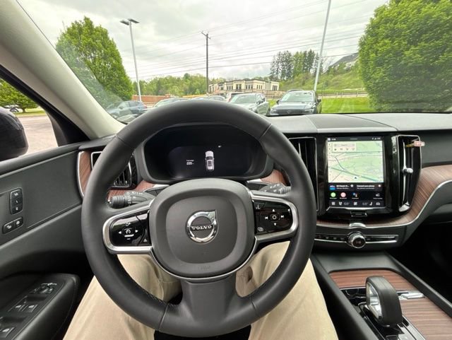 Used 2024 Volvo XC60 B5 Plus w/ Protection Package Premier AWD/4WD image 17