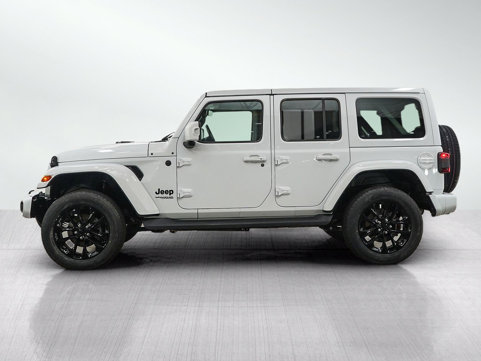 Used 2022 Jeep Wrangler Unlimited Sahara AWD/4WD image 2