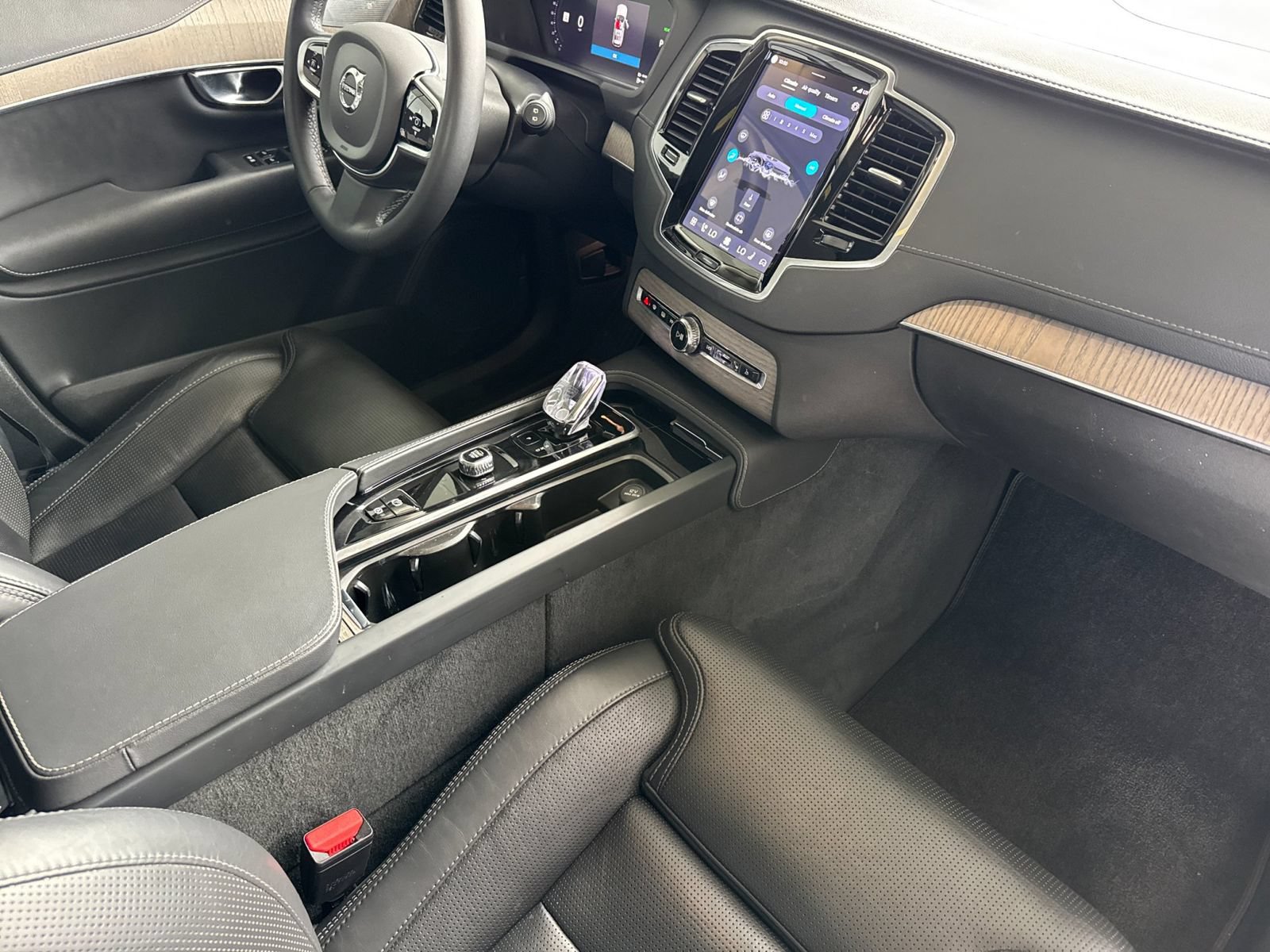 Certified 2024 Volvo XC90 T8 Ultimate w/ Lounge Package AWD/4WD image 21