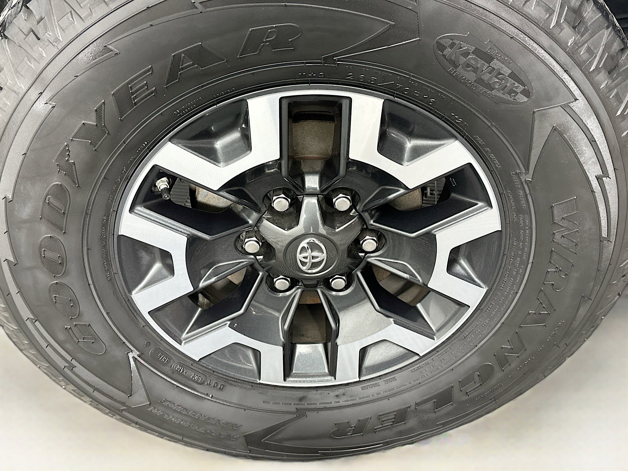 Used 2016 Toyota Tacoma TRD Off-Road image 11