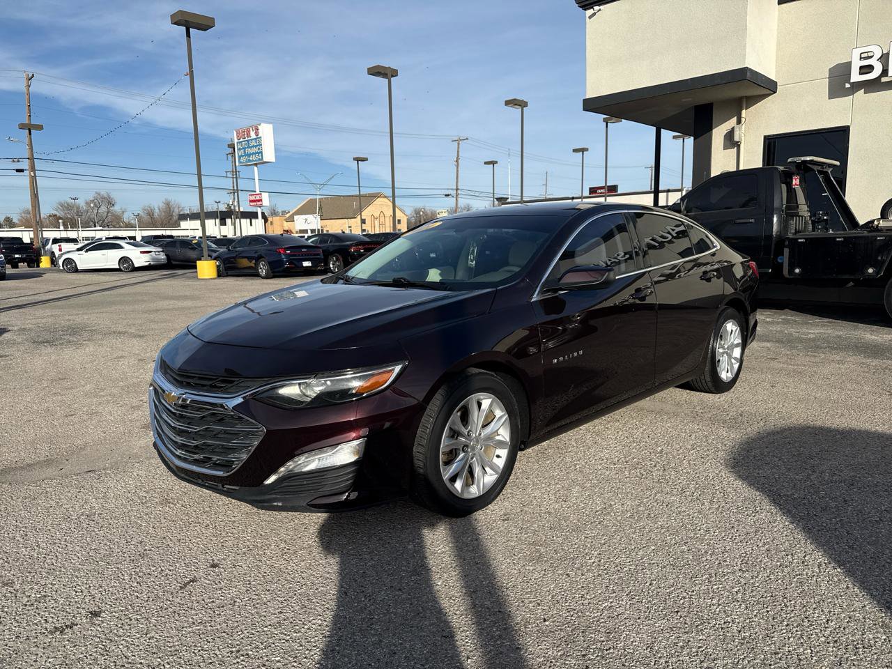 Used 2020 Chevrolet Malibu LT w/ Leather Package FWD image 2