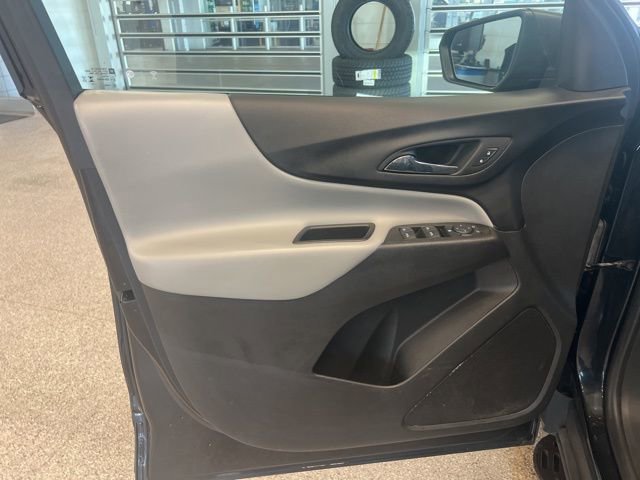 Used 2023 Chevrolet Equinox LS AWD/4WD image 28