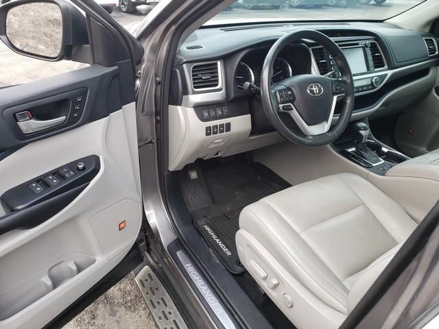 Used 2018 Toyota Highlander Limited Platinum image 10