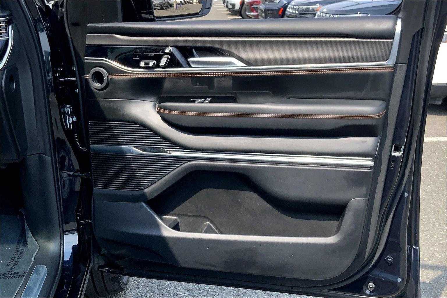Certified 2025 Jeep Grand Wagoneer L Series III w/ Rear Seat Video Group 1 AWD/4WD image 21