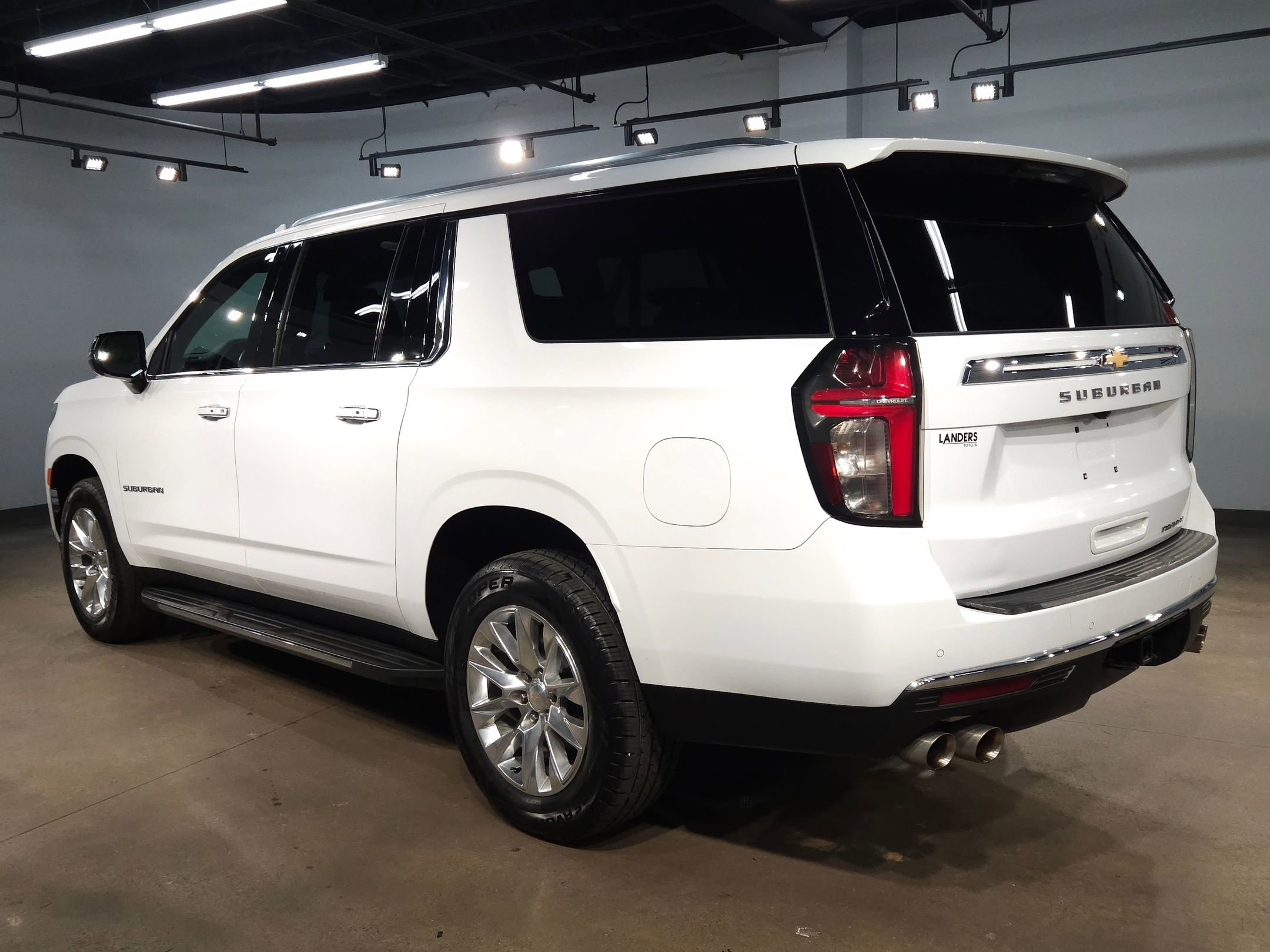 Used 2024 Chevrolet Suburban Premier image 5