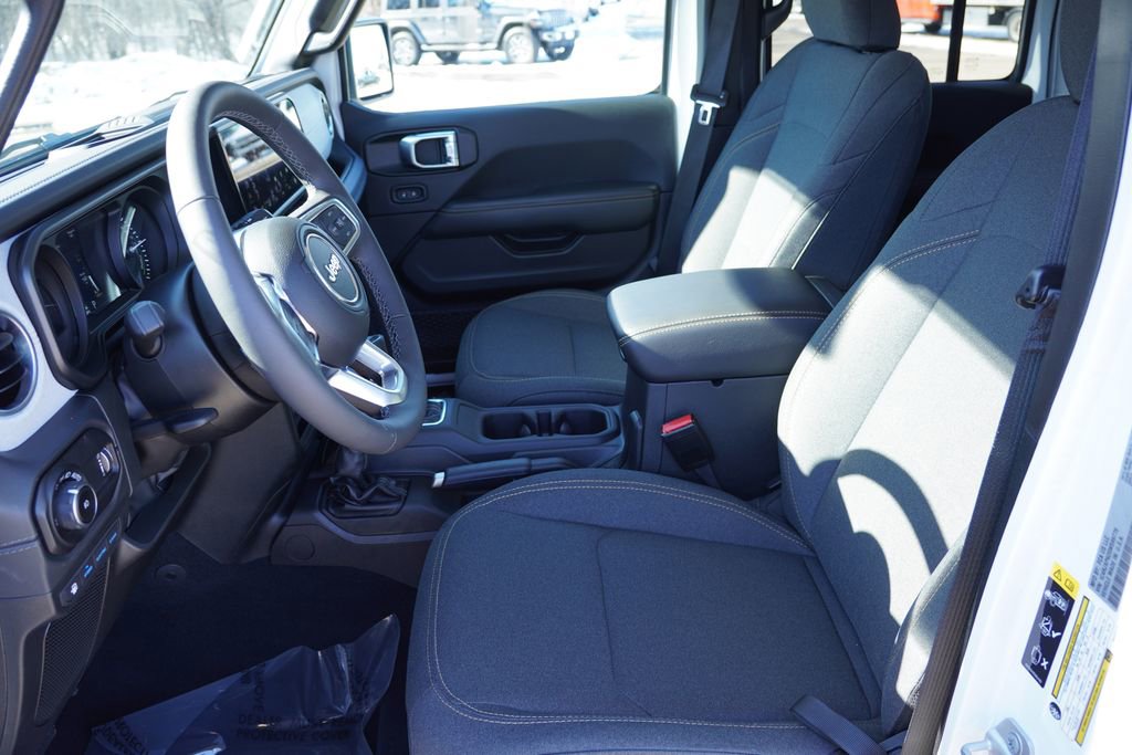 Certified 2025 Jeep Wrangler Unlimited Sahara w/ Safety Group image 16