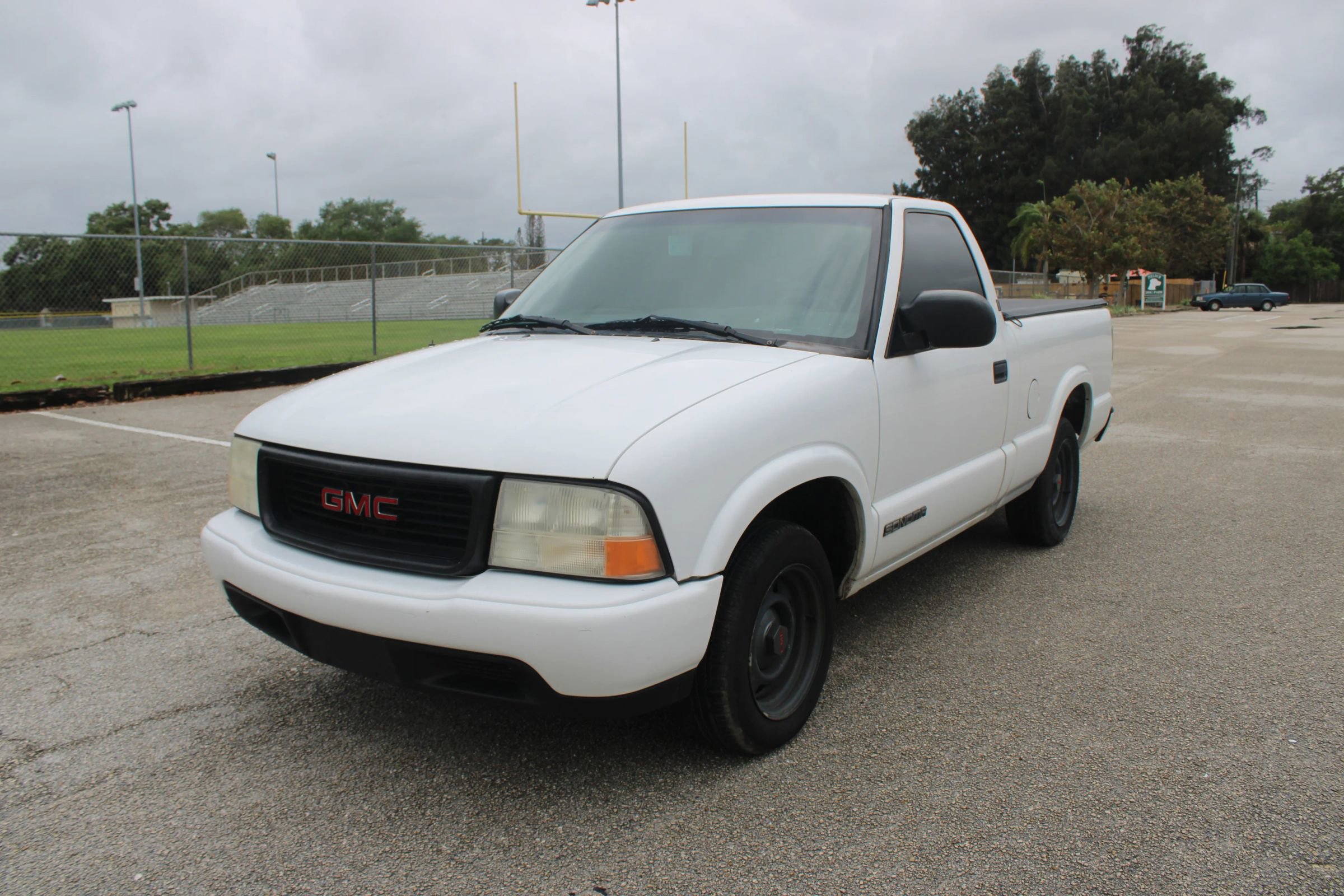 Used 1999 GMC Sonoma SL RWD image 1