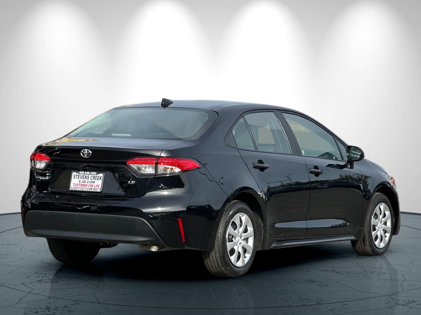 Used 2025 Toyota Corolla LE image 4