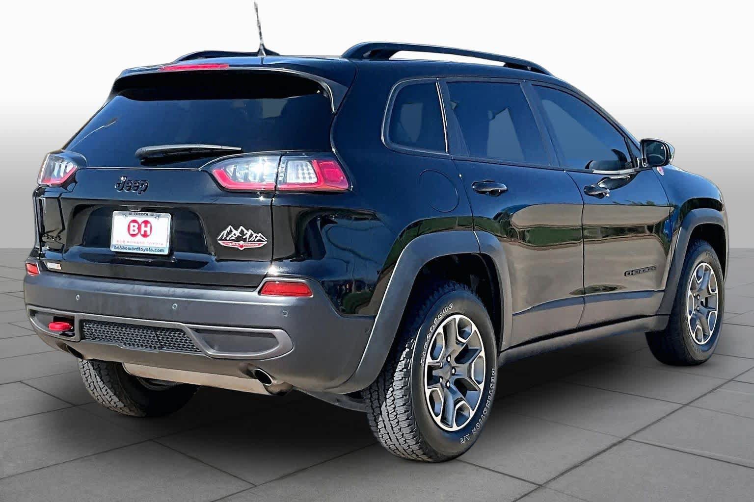 Used 2023 Jeep Cherokee Trailhawk w/ Premium Leather Package AWD/4WD image 13