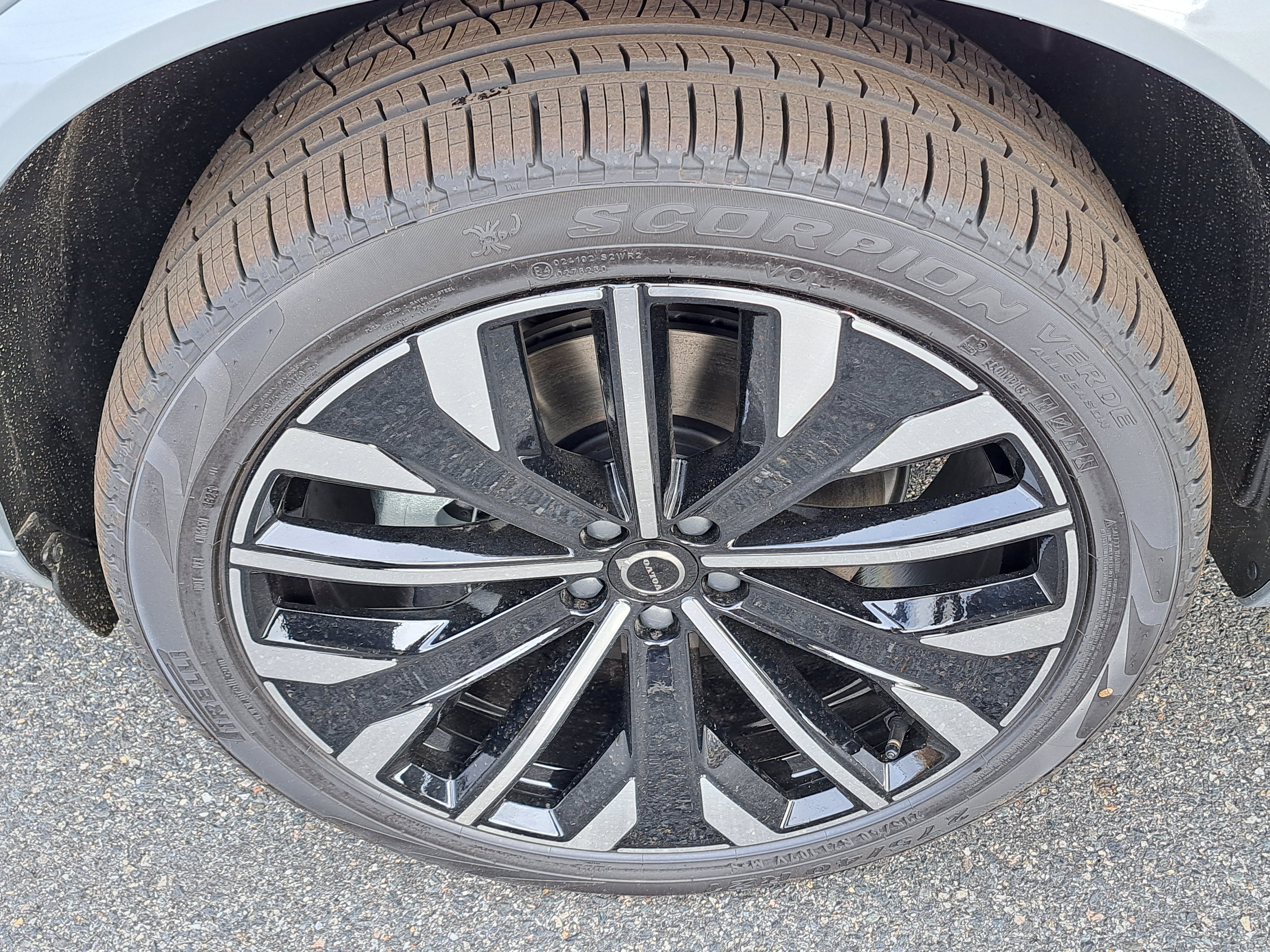 New 2026 Volvo XC90 B6 Plus w/ Protection Package Premier AWD/4WD image 10