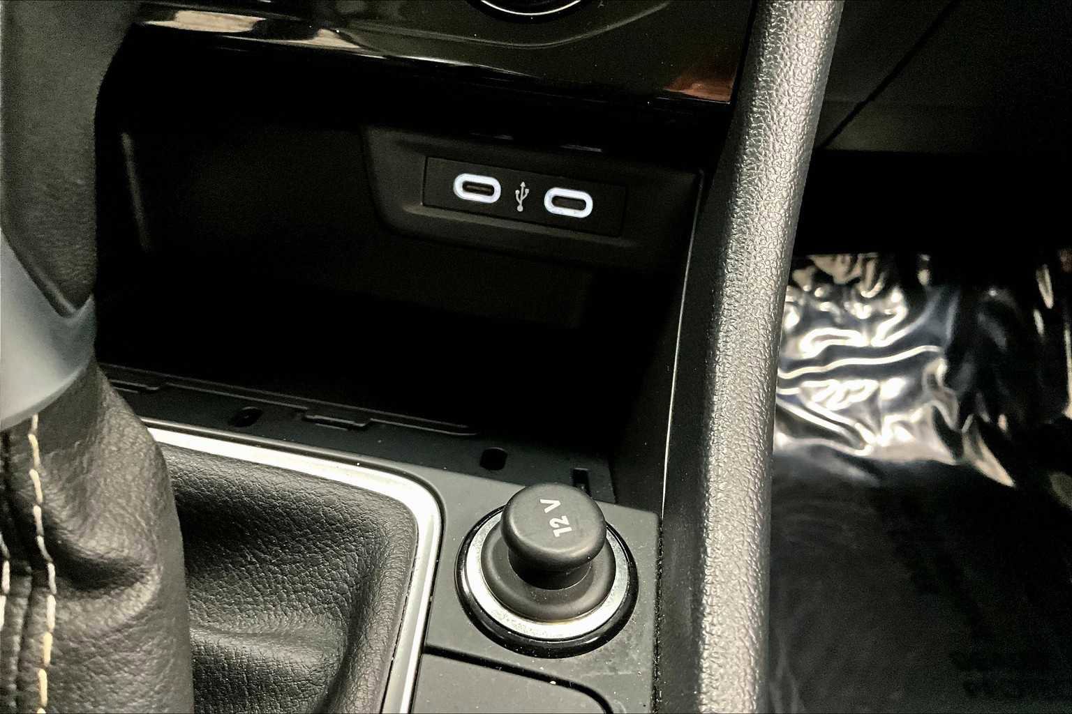 Used 2024 Volkswagen Jetta SE image 34