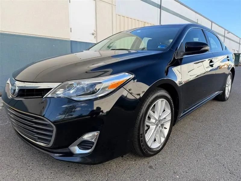 Used 2013 Toyota Avalon XLE Touring FWD image 2