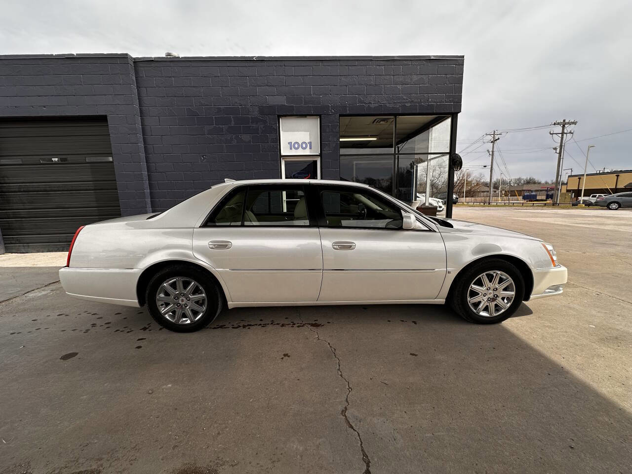 Used 2009 Cadillac DTS FWD image 9