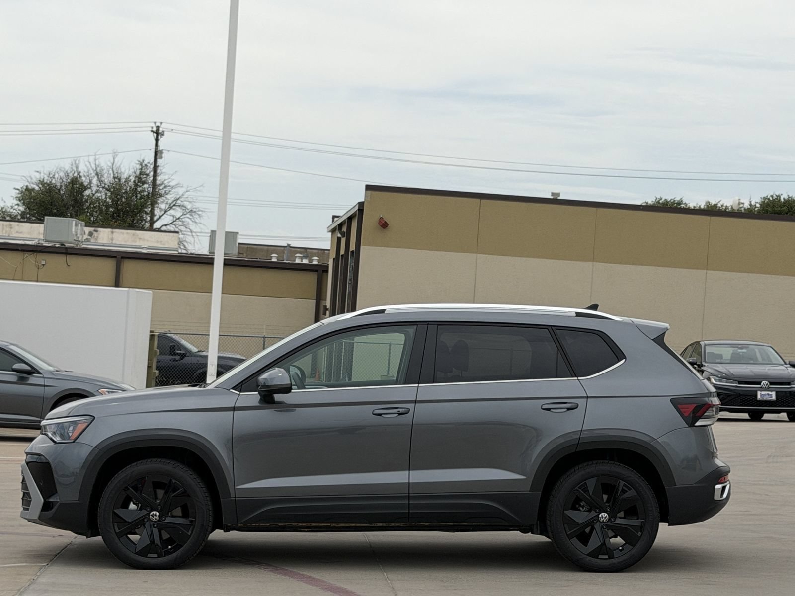 New 2026 Volkswagen Taos SE FWD image 7