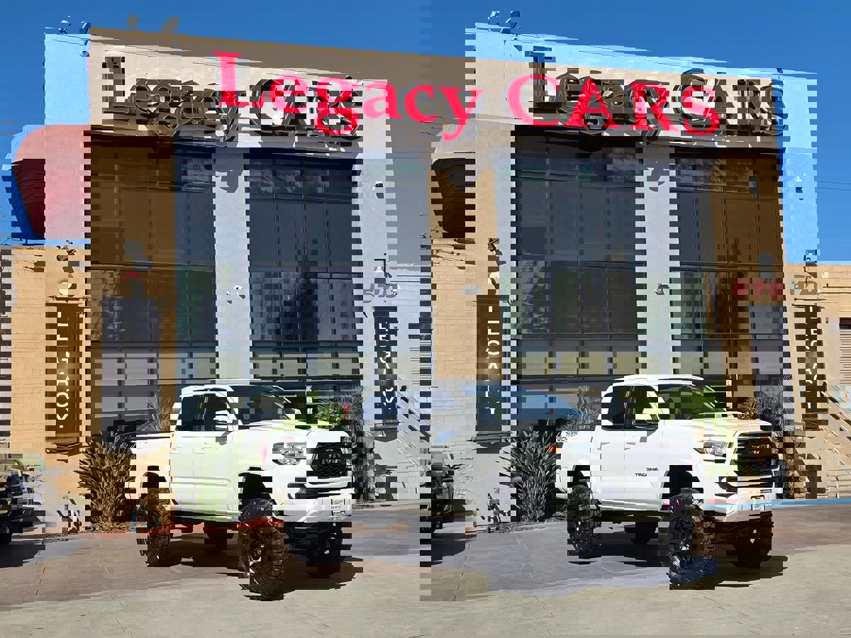 Used 2016 Toyota Tacoma TRD Sport w/ Premium & Technology Package image 2