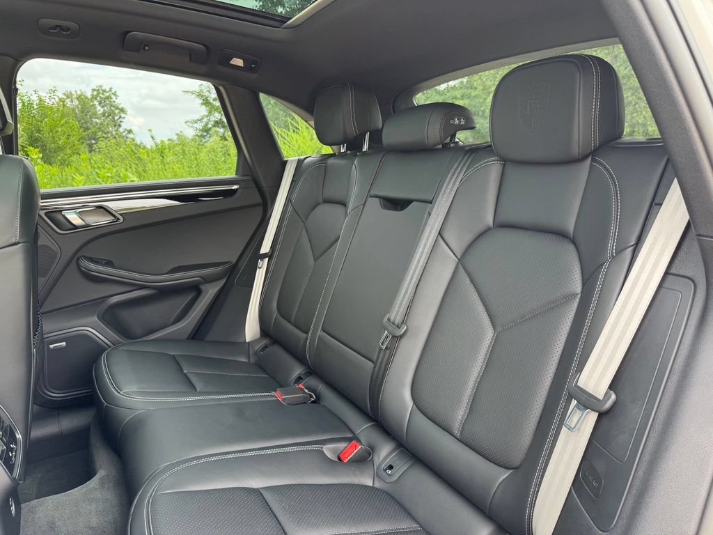 Used 2026 Porsche Macan AWD/4WD image 31