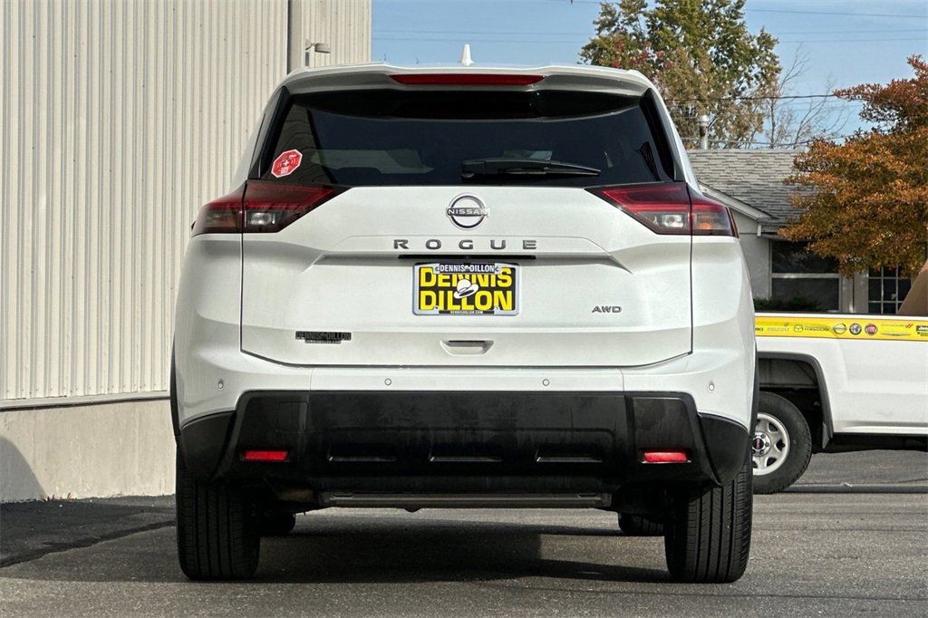 Used 2025 Nissan Rogue SV image 6