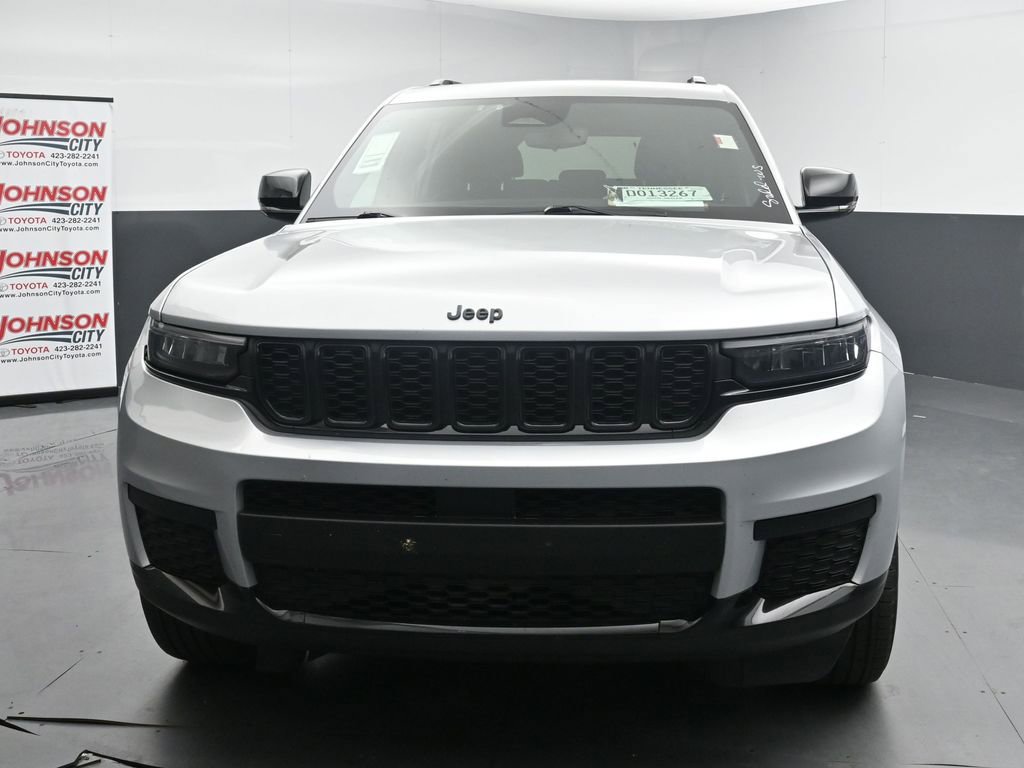 Used 2024 Jeep Grand Cherokee L Laredo AWD/4WD image 3