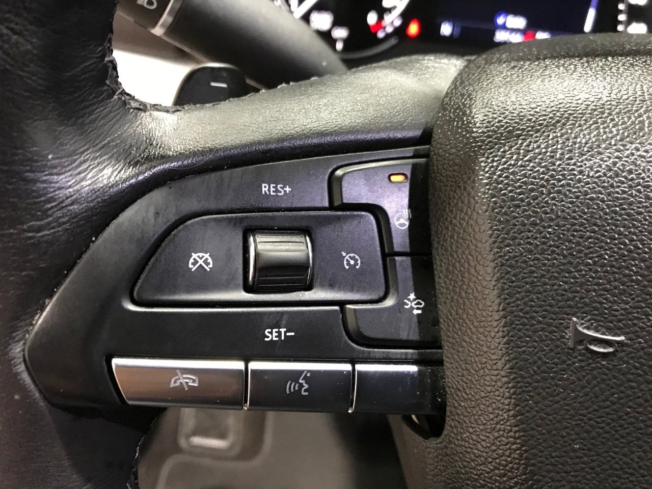 Used 2020 Cadillac XT4 Premium Luxury AWD/4WD image 20