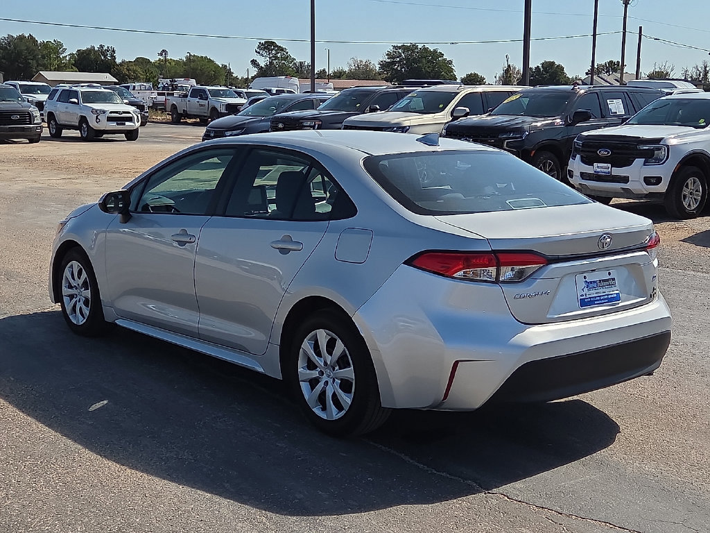 Used 2024 Toyota Corolla LE FWD image 3