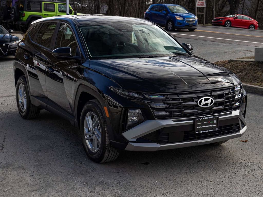 Used 2025 Hyundai Tucson SE image 3