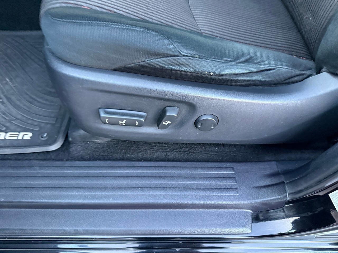 Used 2011 Toyota 4Runner SR5 w/ Convenience Pkg image 75