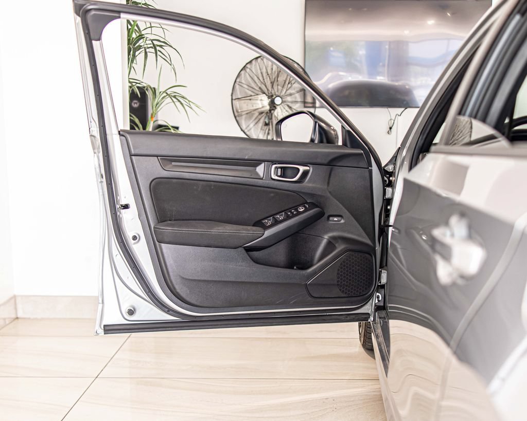 Used 2025 Honda Civic Sport image 28