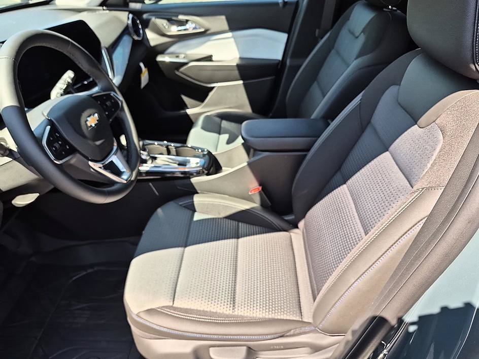 New 2026 Chevrolet Trax LT w/ LT Convenience Package FWD image 14