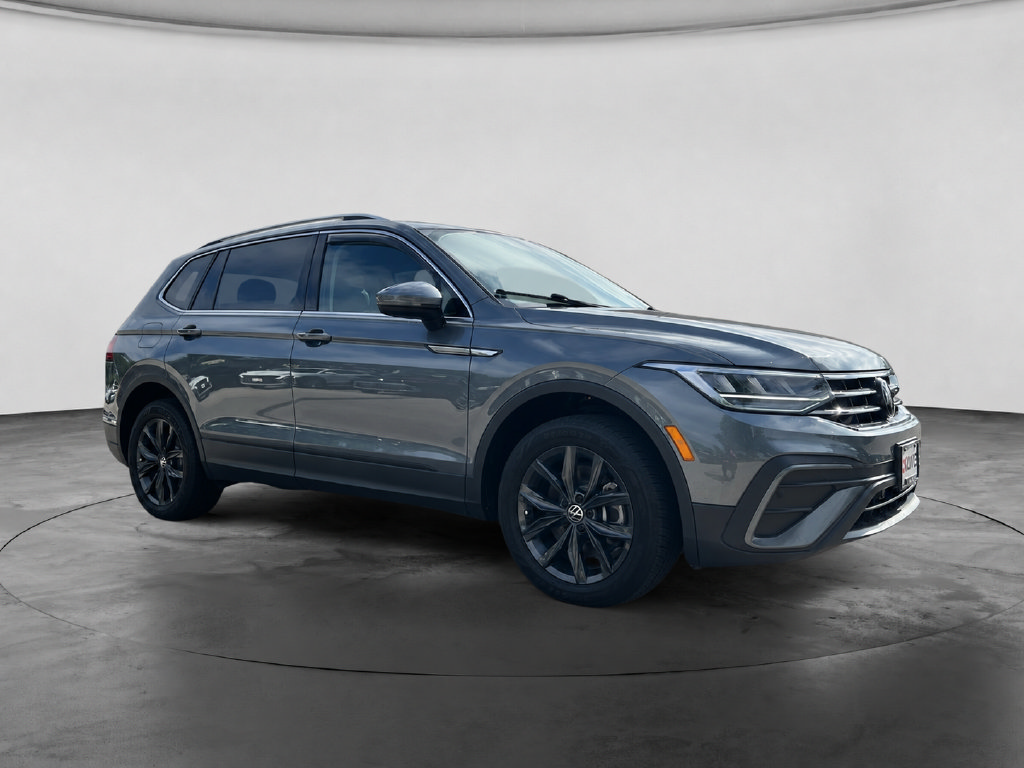Used 2024 Volkswagen Tiguan SE FWD image 2