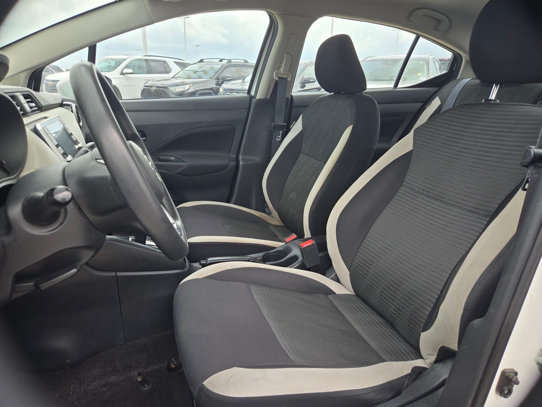 Used 2022 Nissan Versa SV FWD image 11