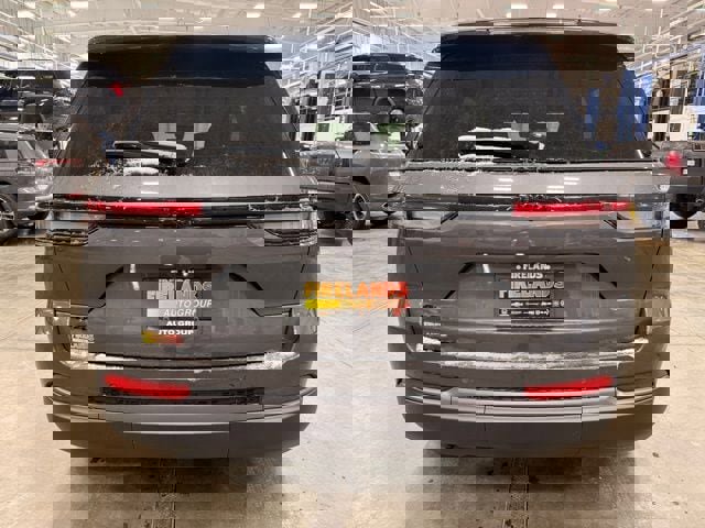 New 2026 Jeep Grand Cherokee Laredo image 4