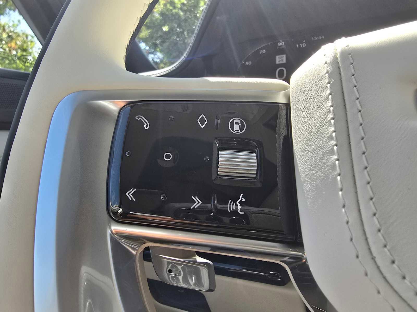 New 2025 Land Rover Range Rover SE image 33