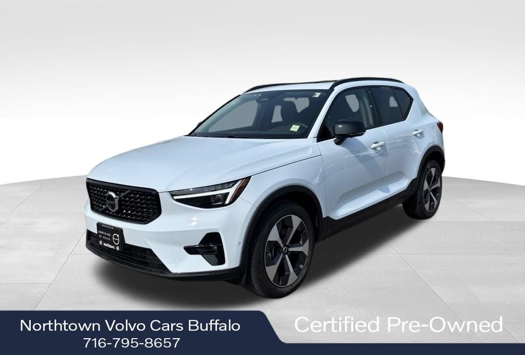 Certified 2026 Volvo XC40 B5 Plus w/ Climate Package AWD/4WD image 1