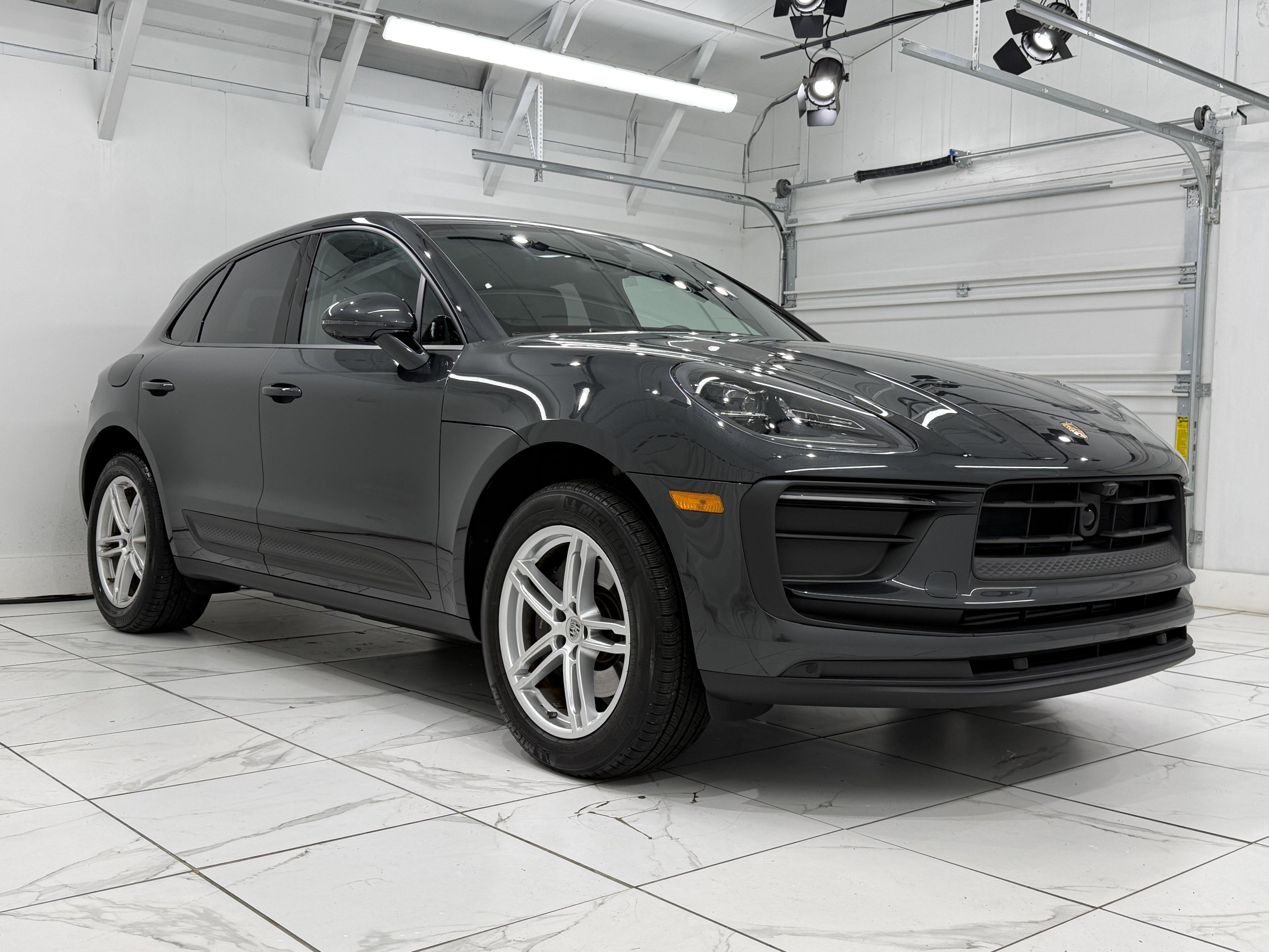 Certified 2025 Porsche Macan image 10