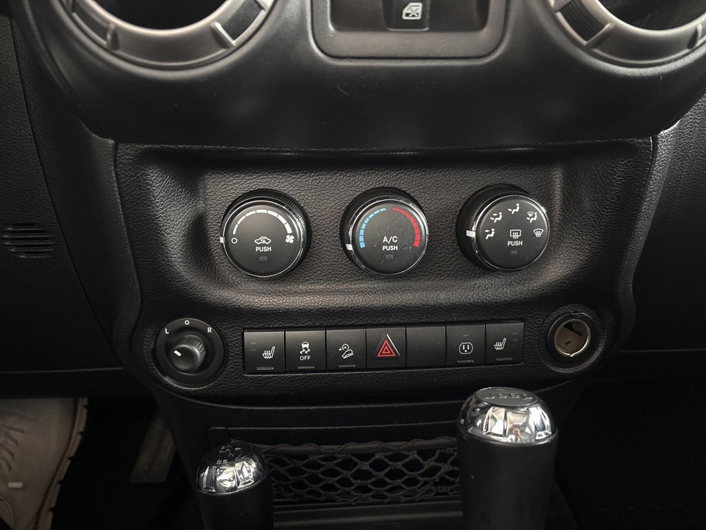 Used 2018 Jeep Wrangler Unlimited Sahara image 15