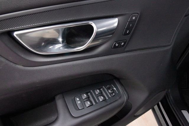 Certified 2025 Volvo XC60 B5 Plus AWD/4WD image 17