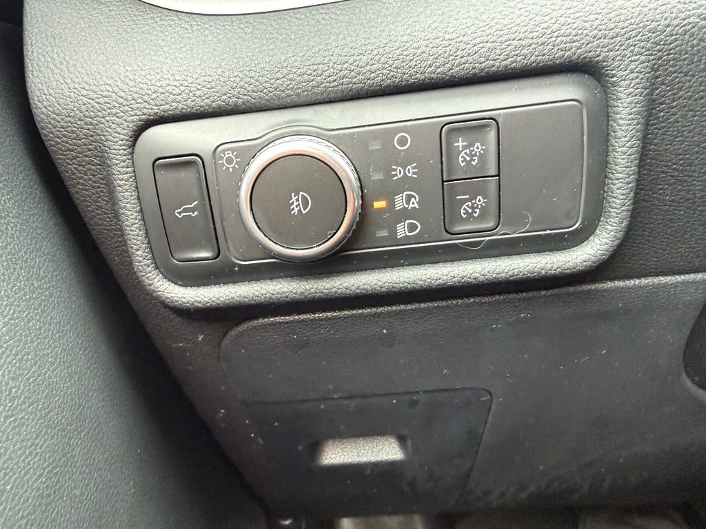 Used 2021 Ford Explorer XLT w/ Equipment Group 202A AWD/4WD image 16