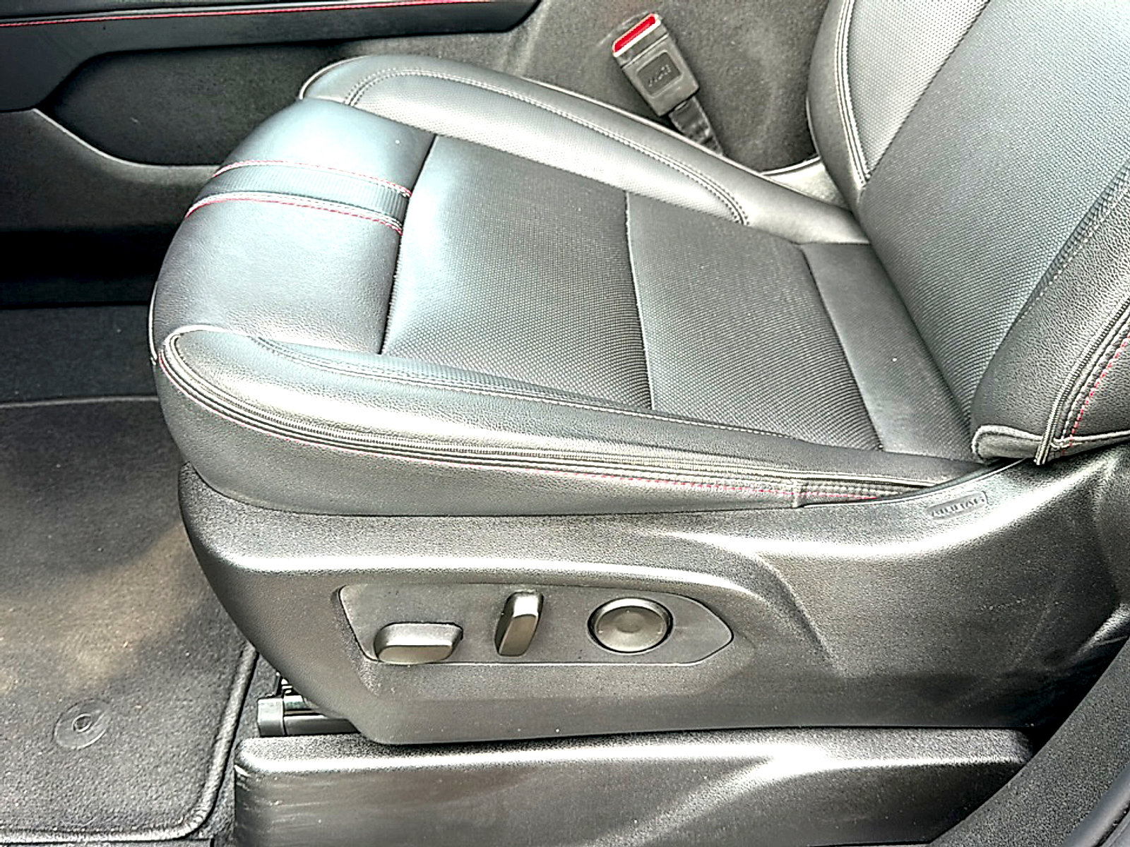 Used 2024 Chevrolet Tahoe RST w/ Luxury Package AWD/4WD image 15
