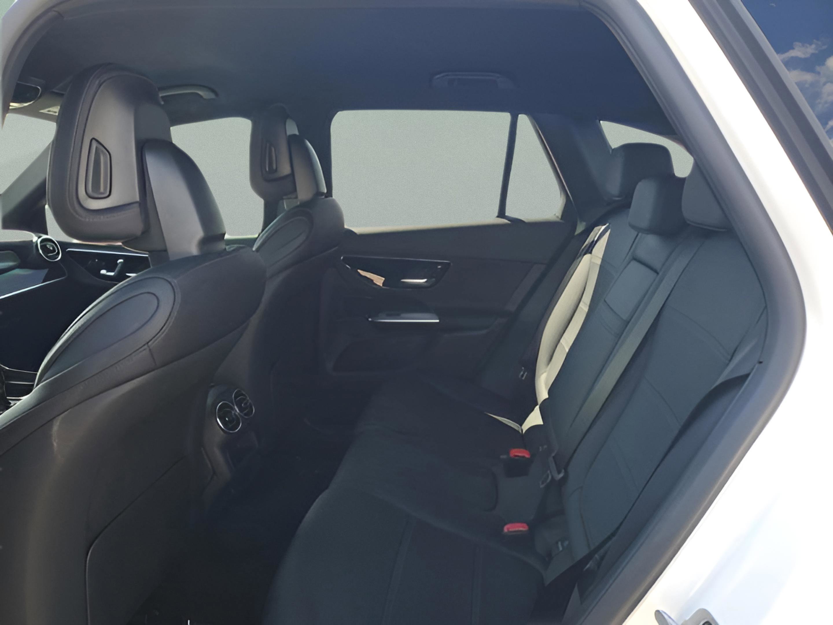 Certified 2025 Mercedes-Benz GLC 300 300 image 6