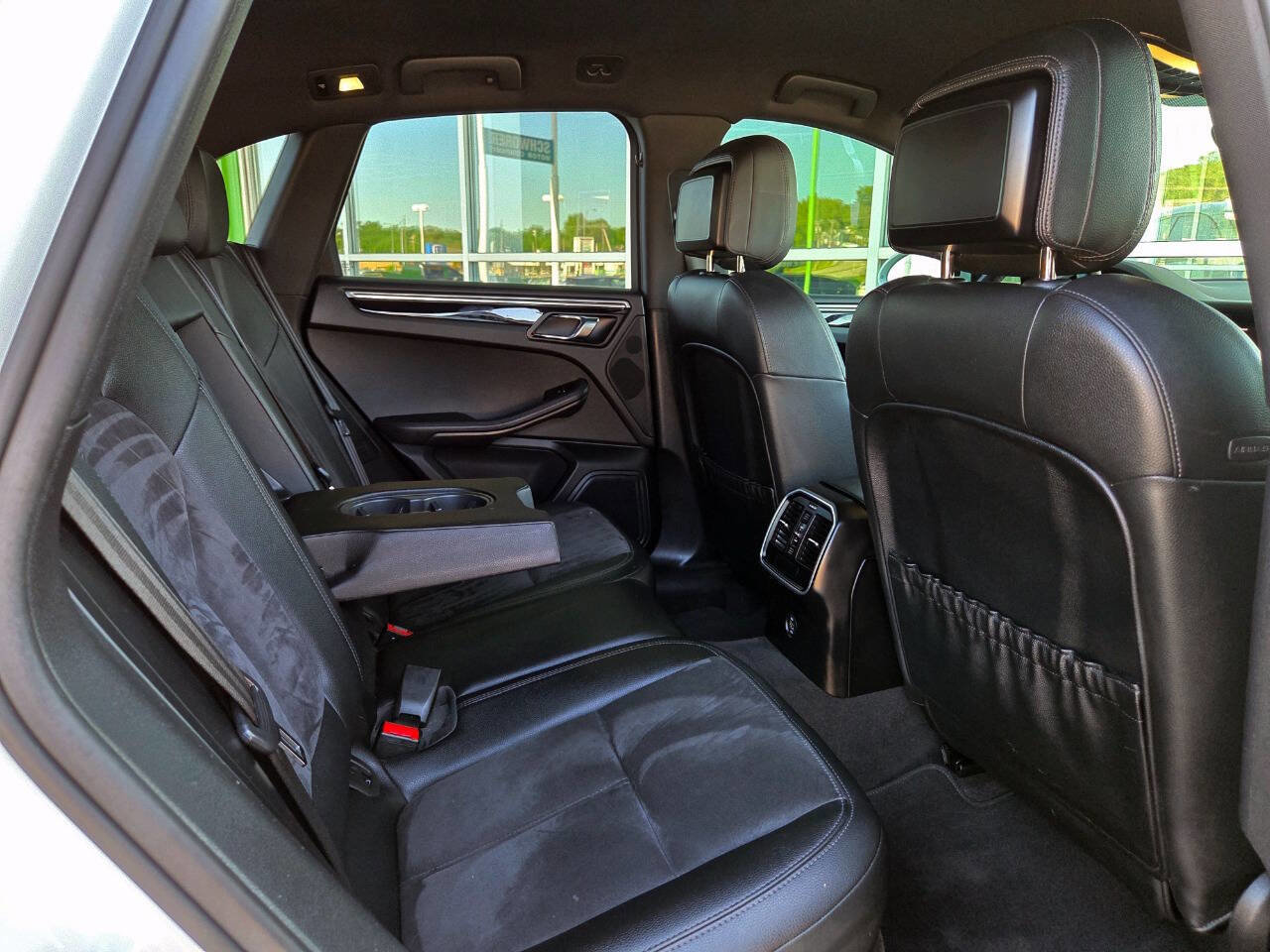 Used 2017 Porsche Macan Base AWD 4dr SUV image 23